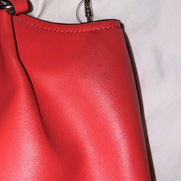 Guess Purse - Picture 4 of 6